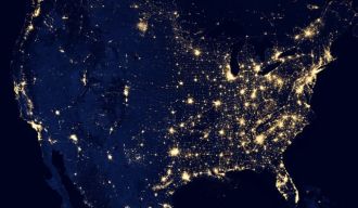 photo prise du ciel d'un continent pendant la nuit